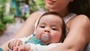 Πιπίλα Ultra Soft (PACIFIER), 6-18 μηνών, Μώβ/σκούρο ρόζ, χωρίς BΡΑ