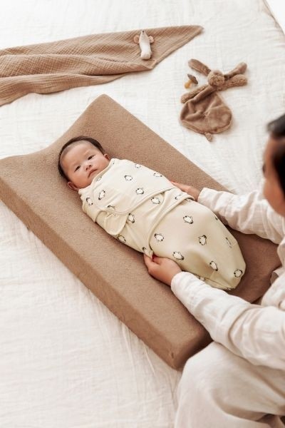 Meyco Swaddle Sand Penguin 0-3 μηνών Meyco Swaddle Sand Penguin 0-3 μηνών