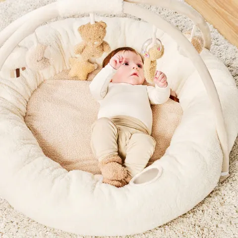 Στρωματάκι δραστηριοτήτων με γυμναστήριο & περιμετρικό μαξιλάρι - στρογγυλό Στρωματάκι δραστηριοτήτων με γυμναστήριο & περιμετρικό μαξιλάρι - στρογγυλό