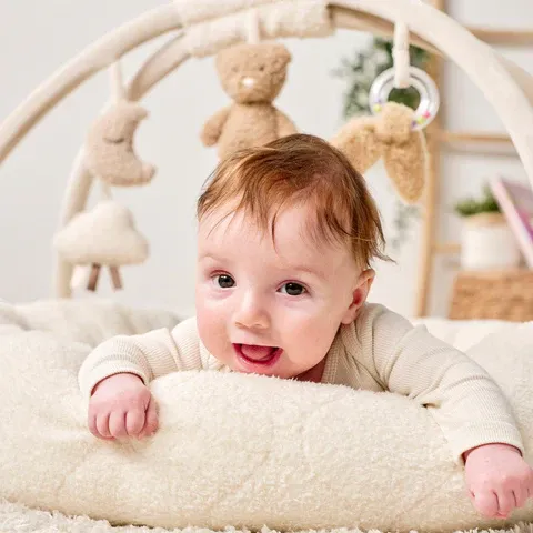 Στρωματάκι δραστηριοτήτων με γυμναστήριο & περιμετρικό μαξιλάρι - στρογγυλό Στρωματάκι δραστηριοτήτων με γυμναστήριο & περιμετρικό μαξιλάρι - στρογγυλό